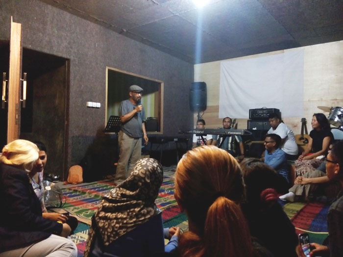 Gathering Alumni